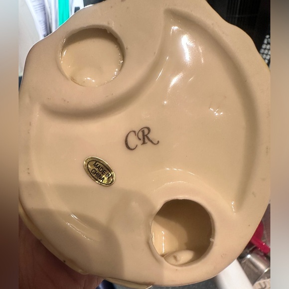 BEAUTIFUL PORCELAIN FIGURINE - FLORAL SPLENDOR II (EUC) - Picture 10 of 10